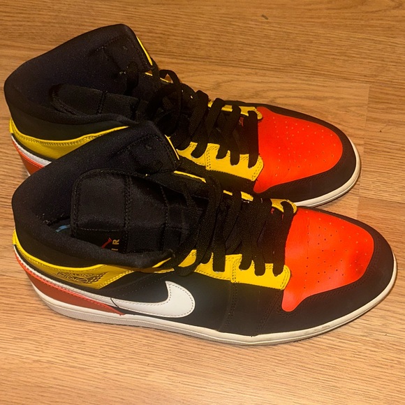 Jordan Men’s Shoe - Picture 1 of 3